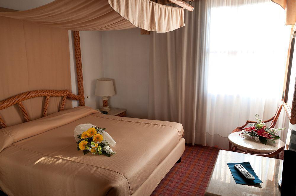 Hotel Villa Isabela SantʼAngelo Kültér fotó